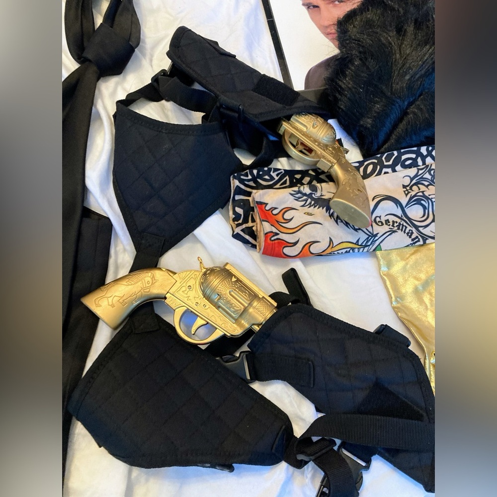 20+ piece Fortnite outfit costume for Midas & Merrigold